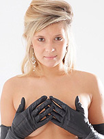 picture from ladiesinleathergloves.com